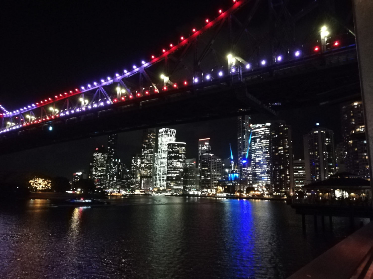 Blick auf die Story Bridge und das Stadtzentrum von Brisbane